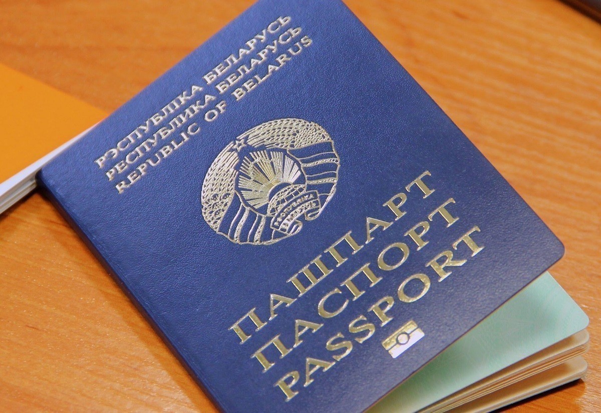 В Беларуси мужчины до 27 лет смогут получить паспорт только со справкой из военкомата