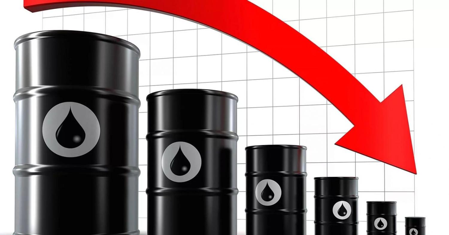 Нефть дешевеет на&nbsp;фоне опасений дефолта США