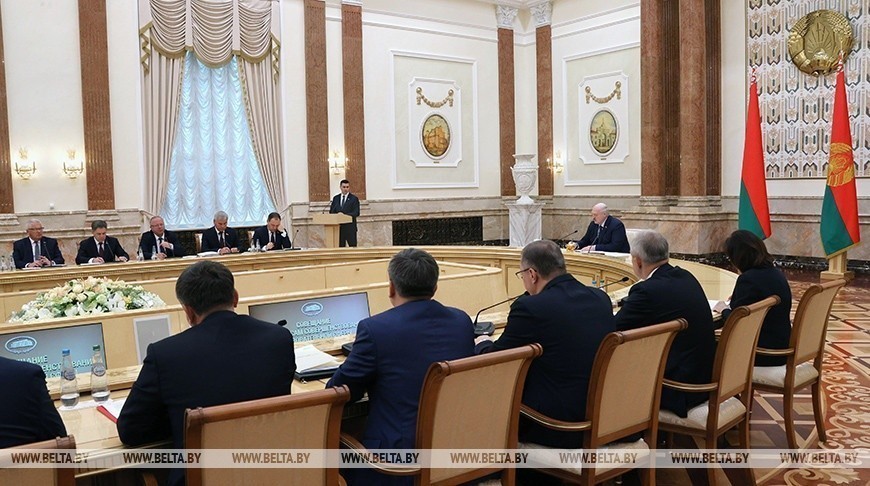 Отработка для платников и порог для целевиков: 5 идей с большого совещания по образованию