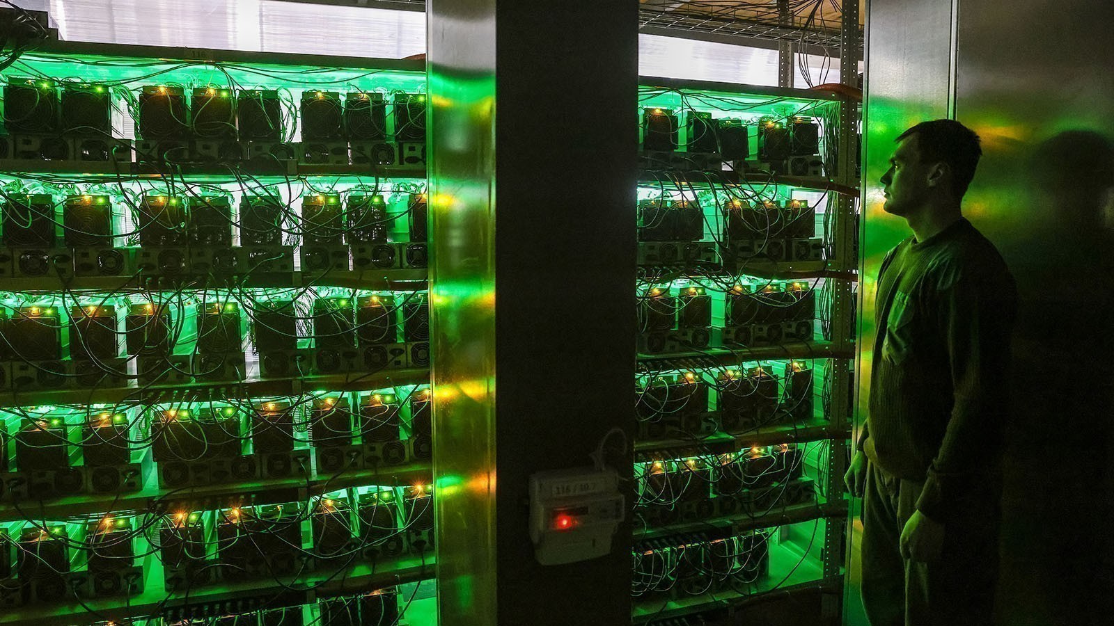 Майнинговые компании распродают оборудование из-за падения крипторынка