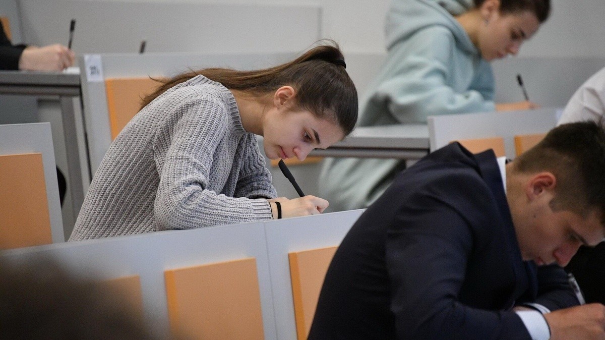 Лимиты на&nbsp;посылки и&nbsp;когда в&nbsp;банке спросят паспорт: что меняется в&nbsp;Беларуси с&nbsp;1&nbsp;апреля