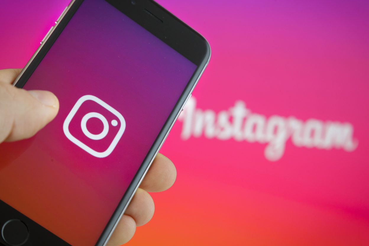 Instagram начнет советовать подросткам выключить телефон и ложиться спать