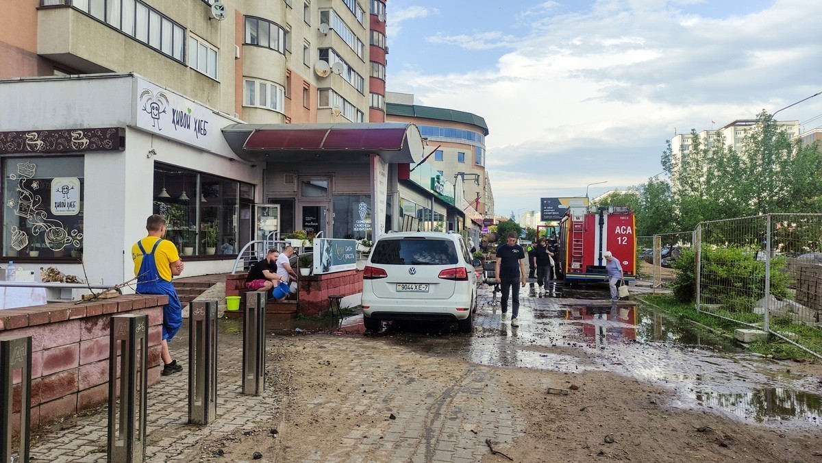 Без магазинов в&nbsp;цокольных этажах и&nbsp;в&nbsp;брюках из&nbsp;плащовки. Какой будет наша жизнь в&nbsp;эпоху ливней