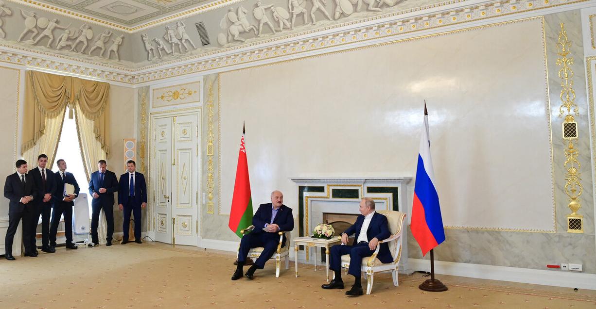 Лукашенко встретился с&nbsp;Путиным и&nbsp;попросил «продумать экономический план»