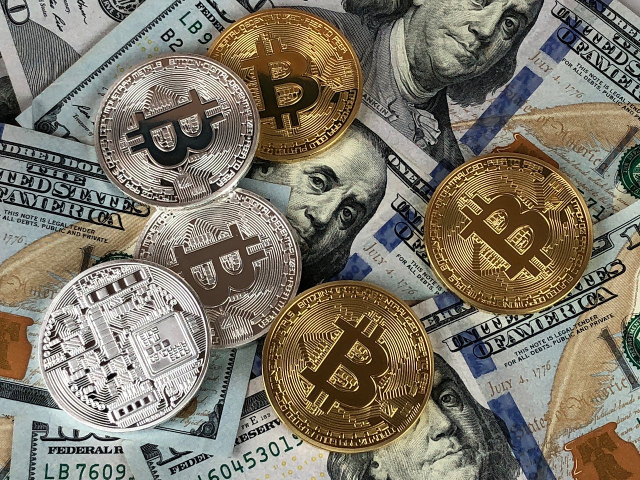 Майнеры уже добыли 20 из 21 млн возможных биткоинов. Что будет дальше