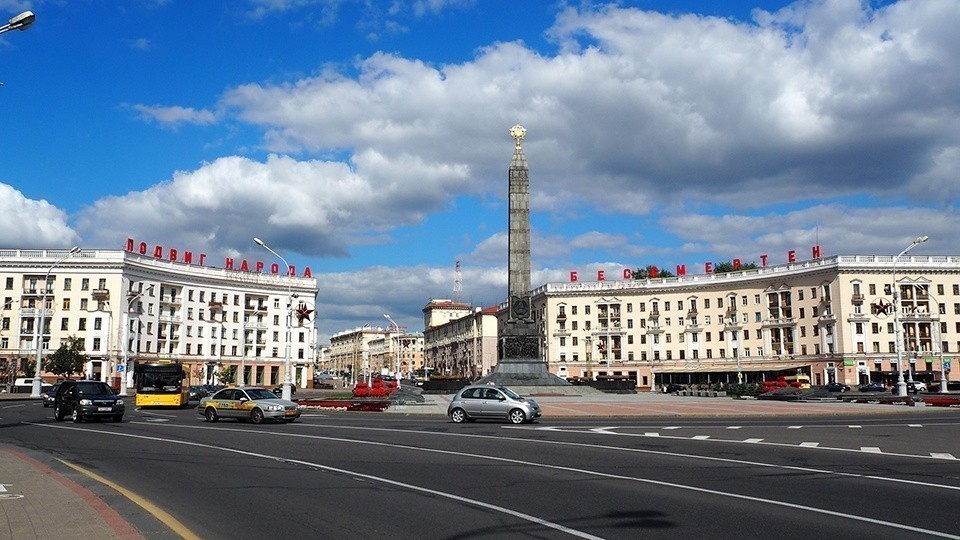 Никаких «поворотников» при въезде на круг и «правило двух полос». Разобрали с ГАИ новые ПДД