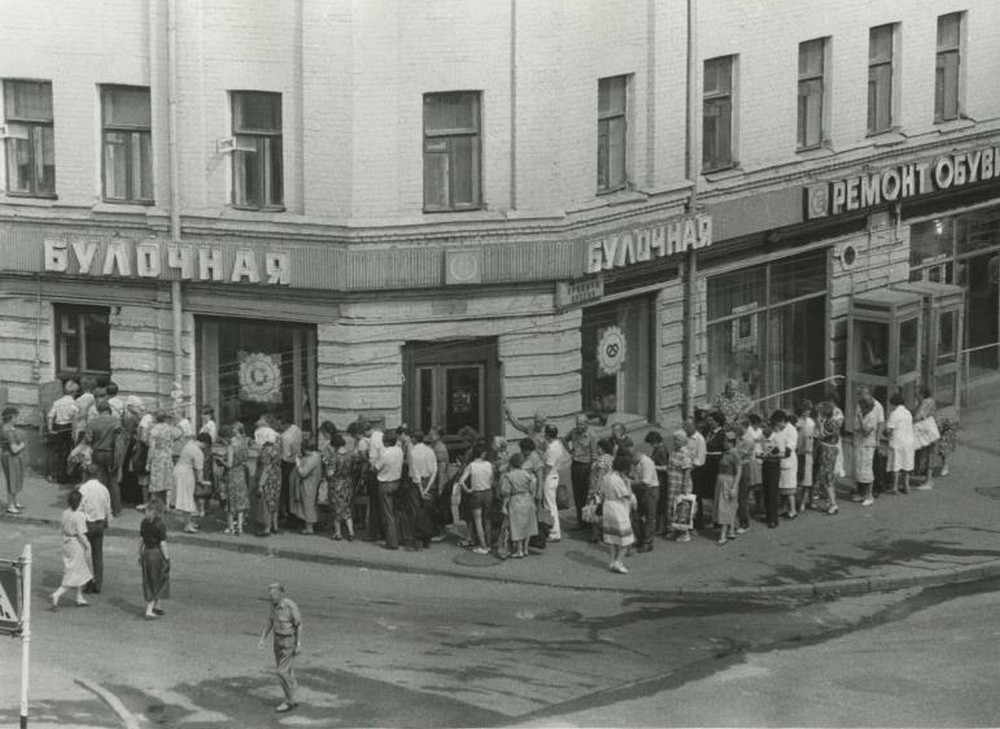 Кооперативы, первое западное СП и очереди за диванами: как Беларусь прожила 1988-й — год Дракона