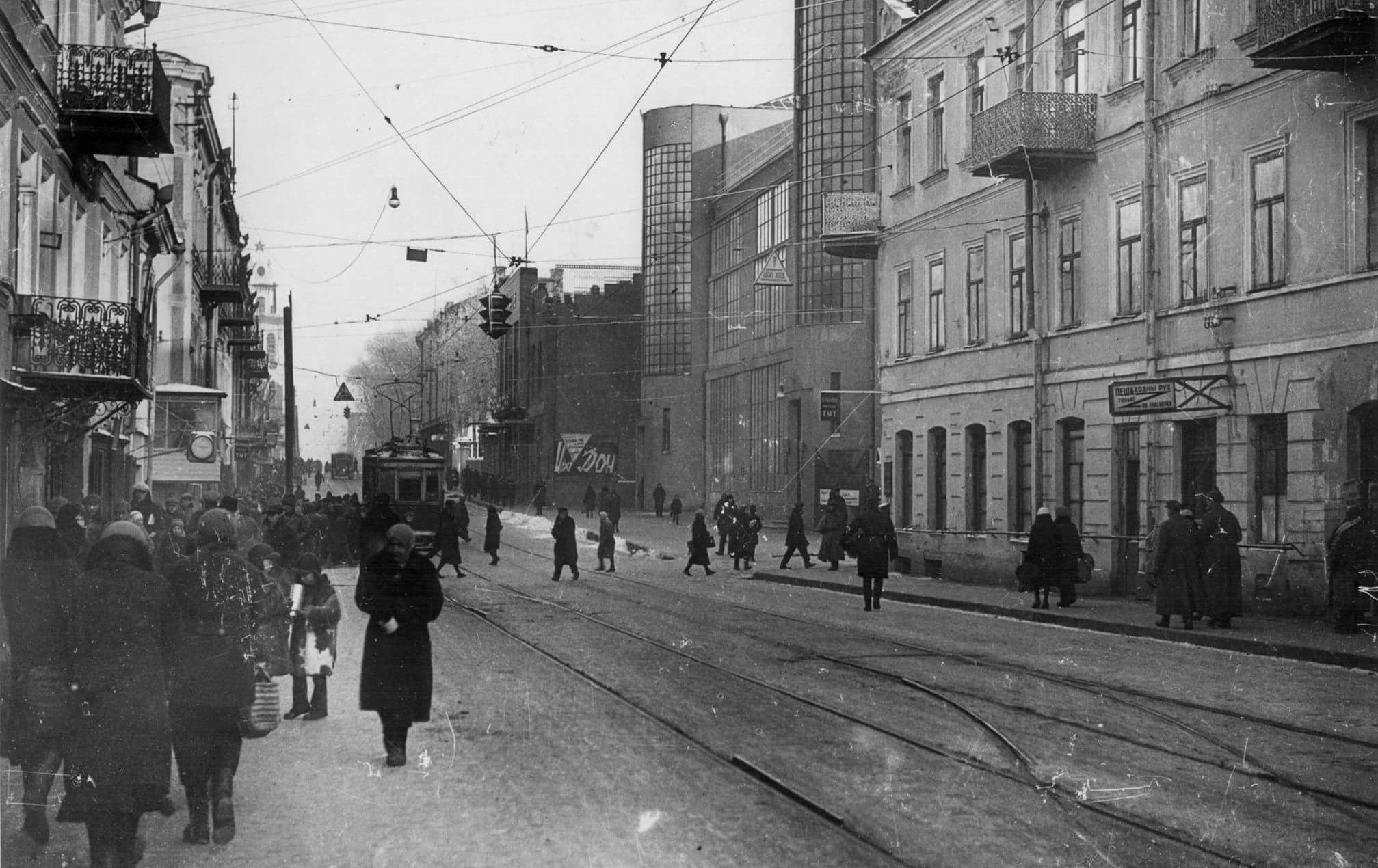 Полевые кассы, облигации на&nbsp;20&nbsp;лет и&nbsp;несколько валют. Как белорусские банки работали в&nbsp;войну