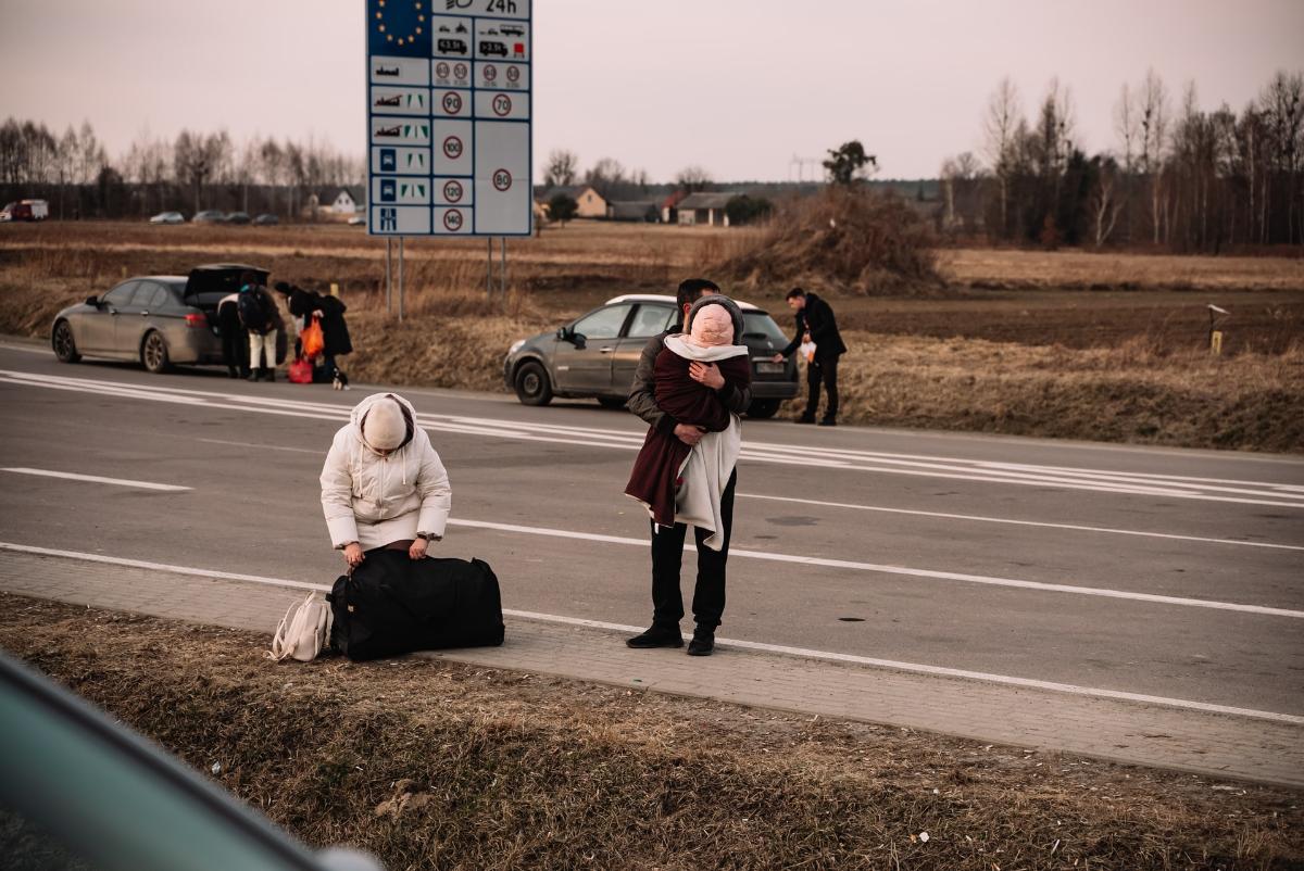 «Снять квартиру невозможно». Что происходит в&nbsp;странах, куда бегут украинцы и&nbsp;белорусы