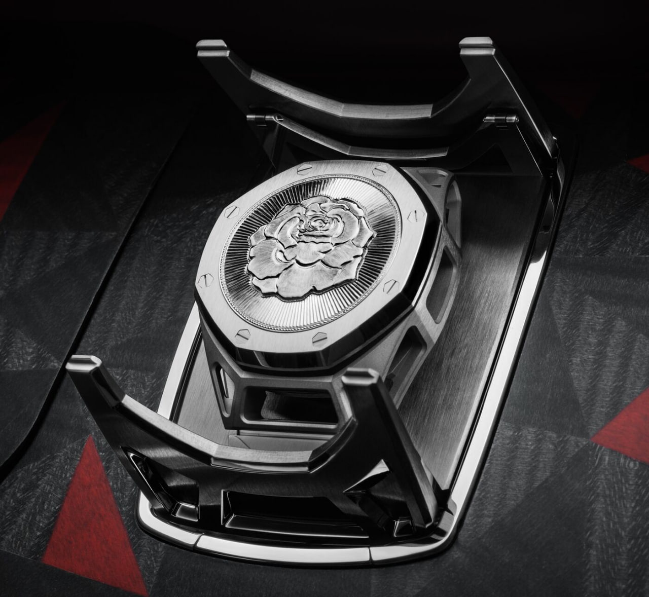 С ящиком для шампанского и часами Audemars Piguet. Rolls-Royce представил эксклюзивный родстер за $25 млн