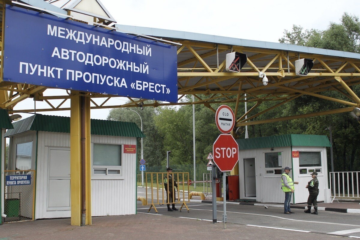 Польская таможня приостановила пропуск белорусских автобусов 5 июня