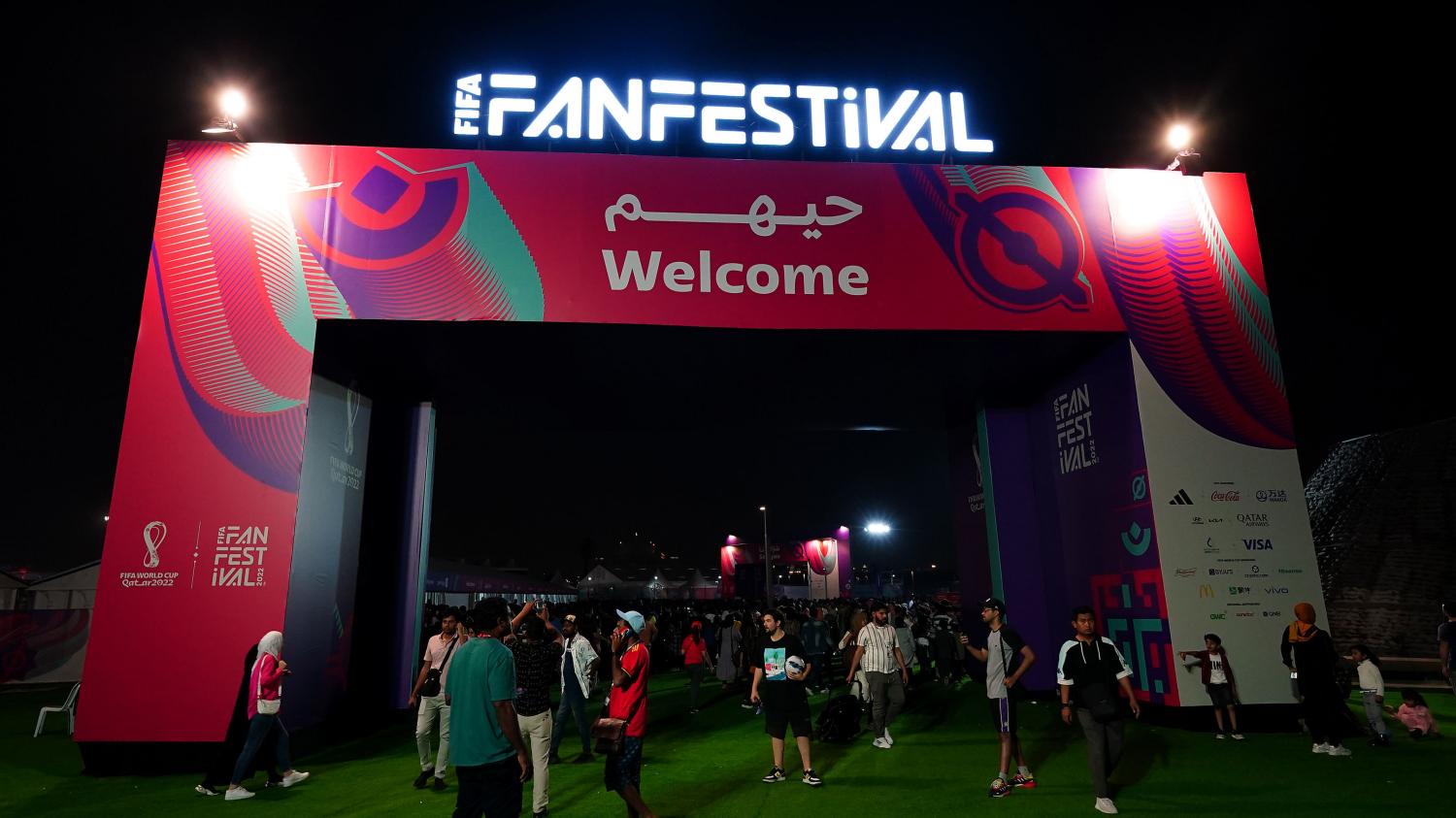 На стадионах ЧМ-2022 в Катаре могут запретить пиво: FIFA в сложном положении