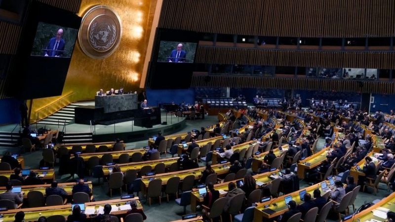 Генассамблея ООН приняла резолюцию, призывающую Россию вывести войска из Украины. Беларусь предлагала поправки