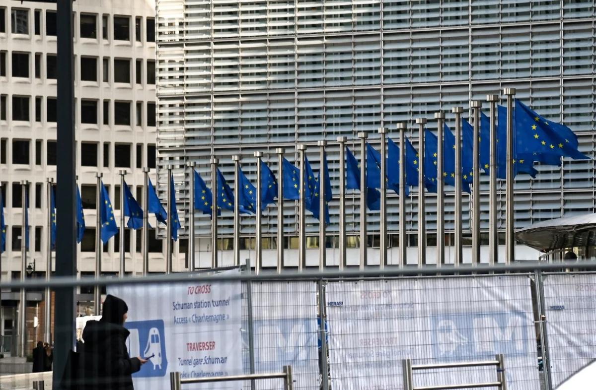 ЕС утвердил 13-й пакет санкций против России. Кто попал под ограничения