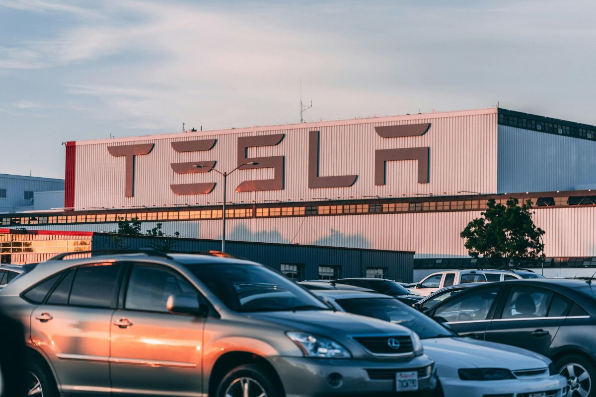 В&nbsp;Tesla рассказали об&nbsp;одном из&nbsp;худших кварталов за&nbsp;десятилетие