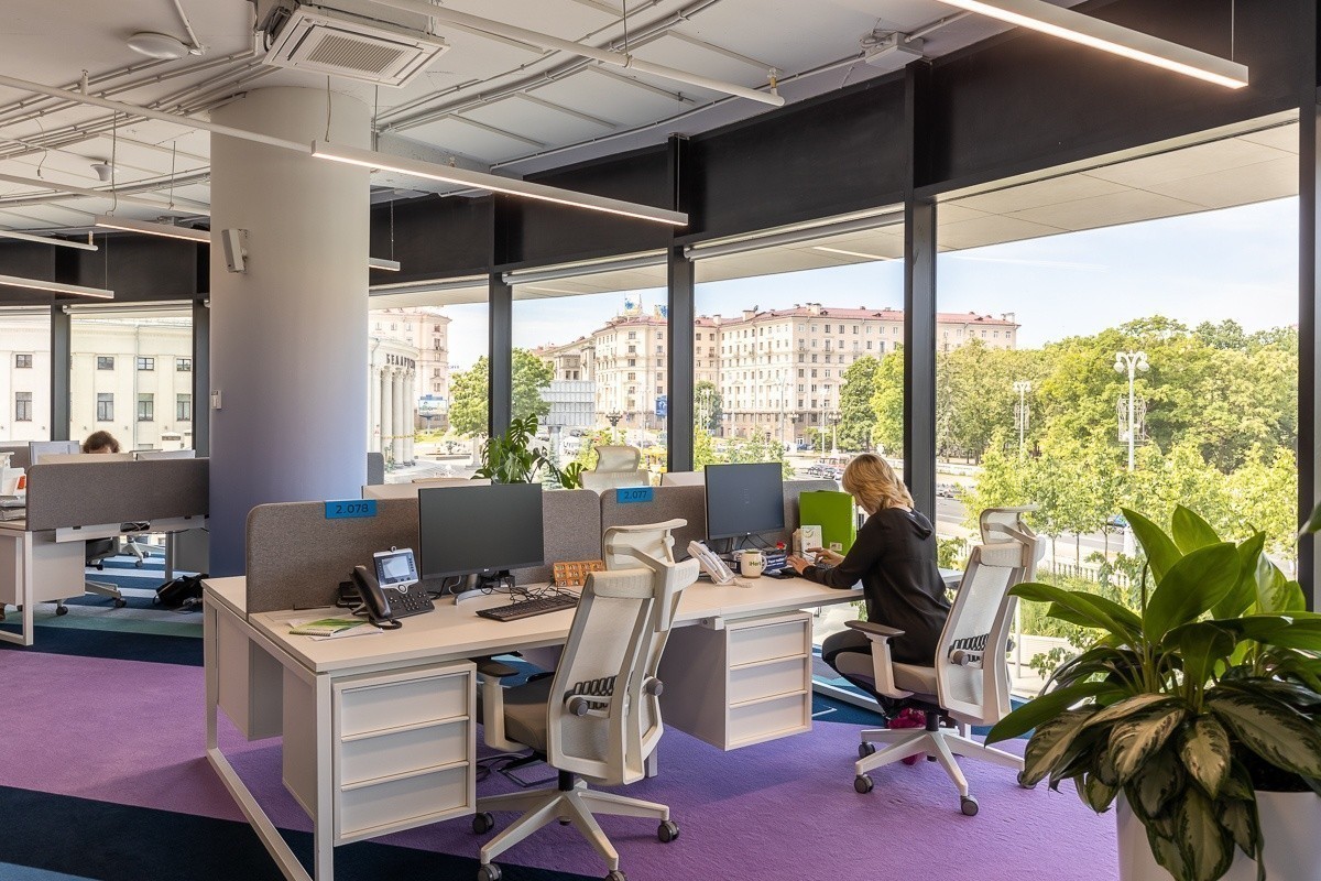 Отработка для платников, закрытый переход и сборка Hongqi — важное за неделю на Office Life 