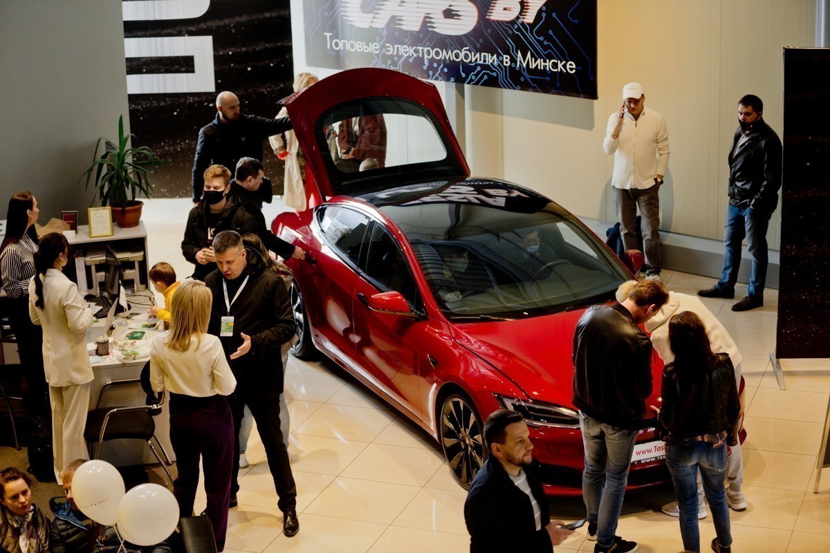 «Tesla&nbsp;— самые сексуальные автомобили в&nbsp;мире»: в&nbsp;Минске прошел 1-й фестиваль электромобилей Green Day