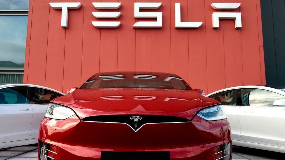 Продажи Tesla падают из-за остановки заводов и&nbsp;слабого спроса