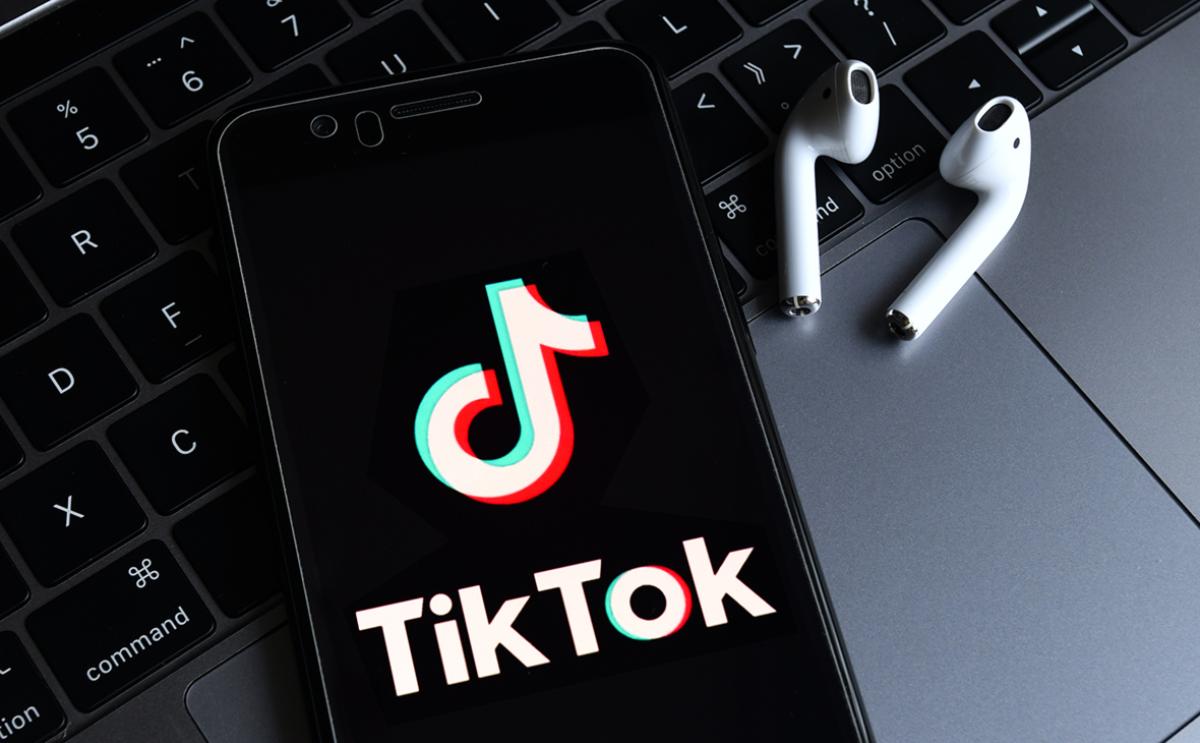 TikTok уходит в e-commerce. Авторы видео смогут размещать ссылки на свои товары