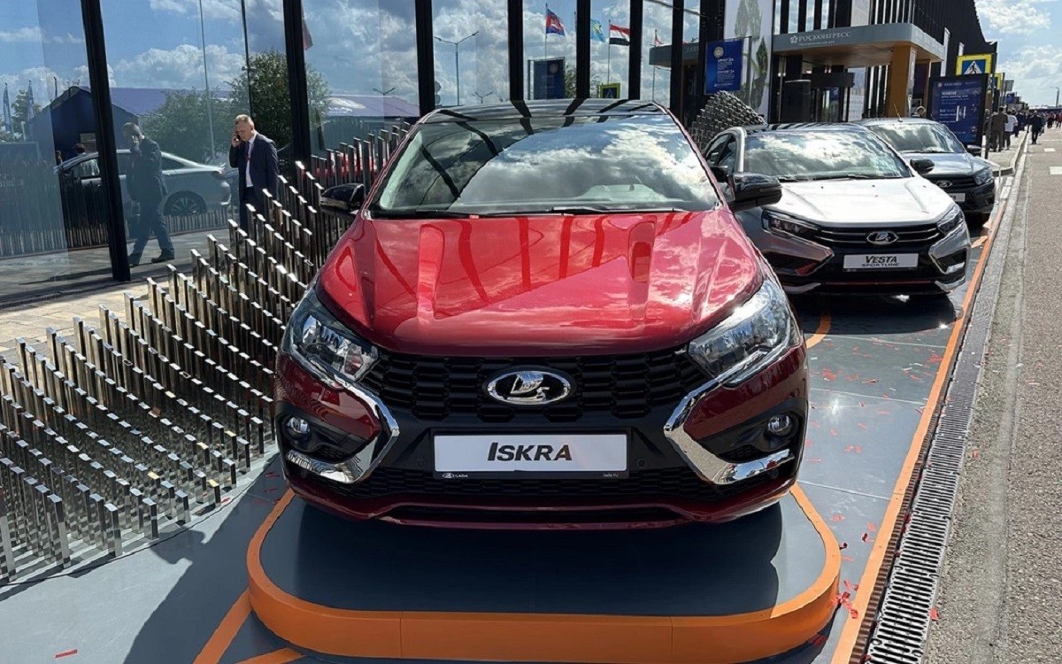 В России озвучили цены на новый автомобиль LADA Iskra. Что о нем известно