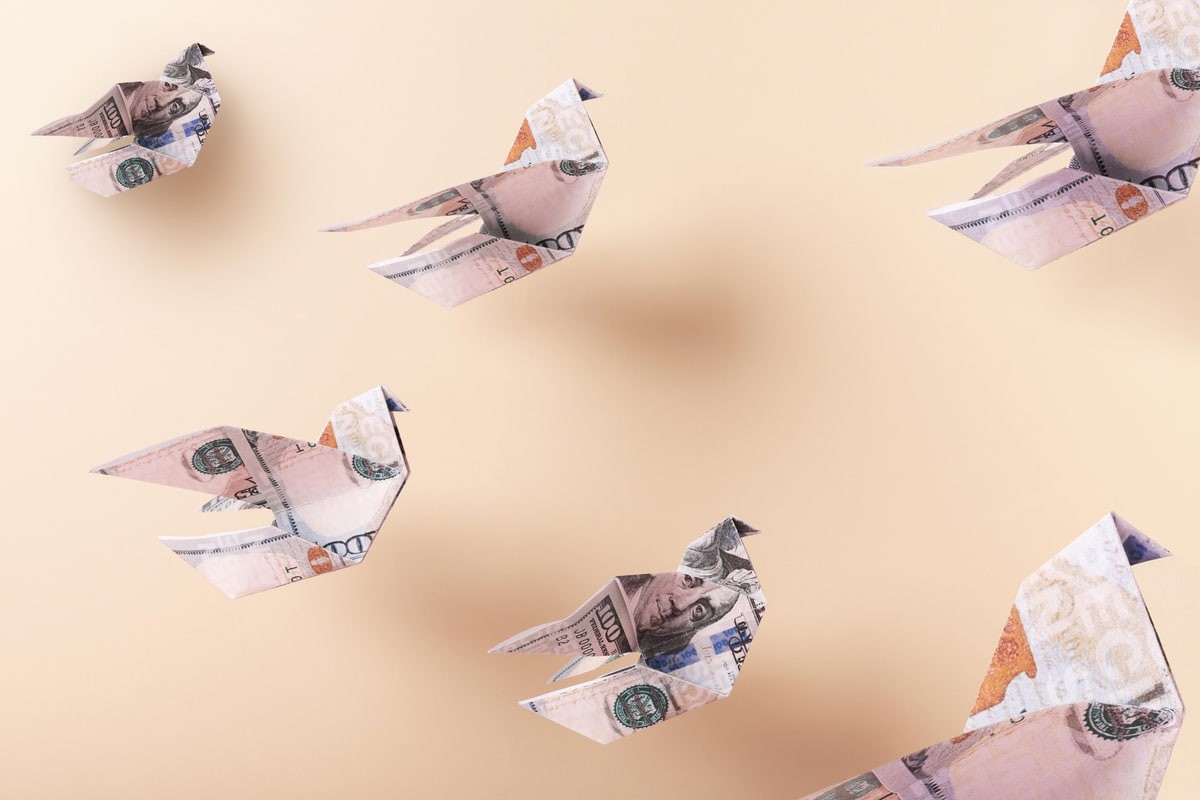 Как бизнесу и обычным людям сейчас отправить SWIFT-перевод за границу