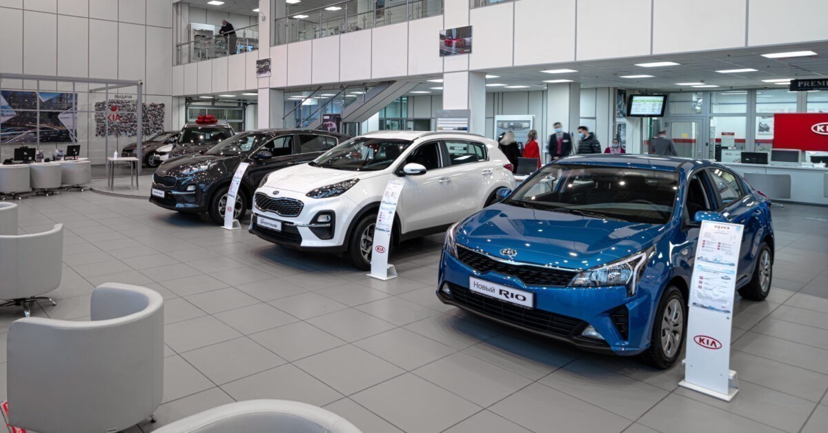 Прогноз: прибыли глобальных автоконцернов упадут вдвое в 2023 году