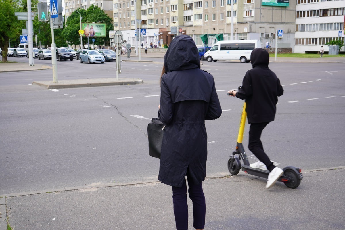 «Запретить аренду самокатов для несовершеннолетних». Как в&nbsp;Беларуси обсуждали новые ПДД