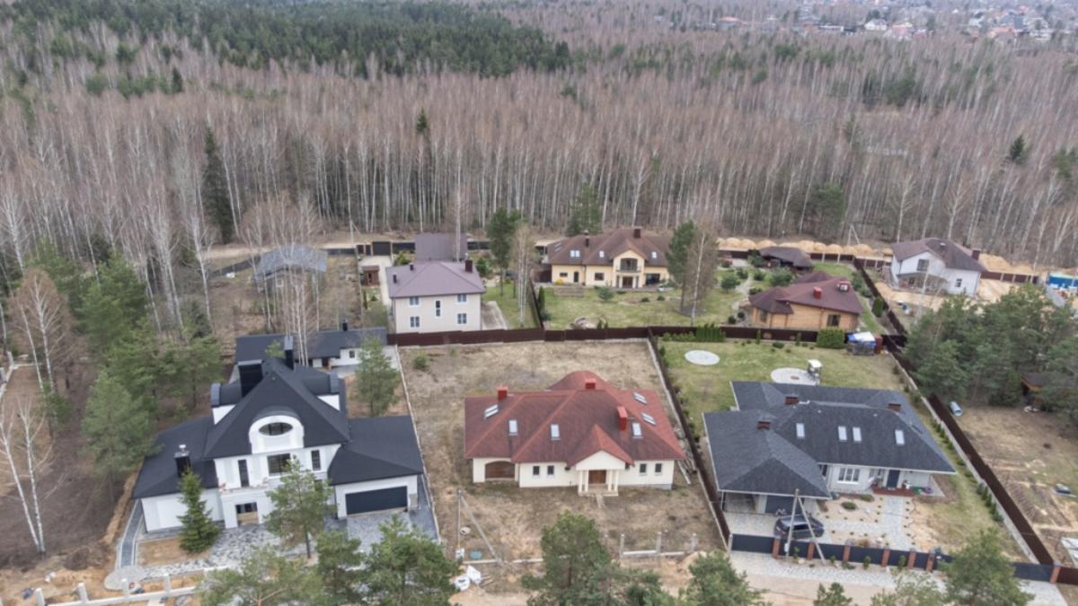 В Колодищах два месяца подряд продают самые дорогие дома в Беларуси