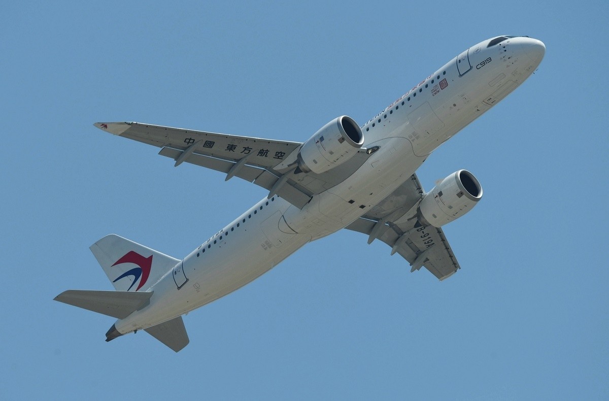 Конкурент Boeing и&nbsp;Airbus: китайский пассажирский самолет совершил первый коммерческий полет