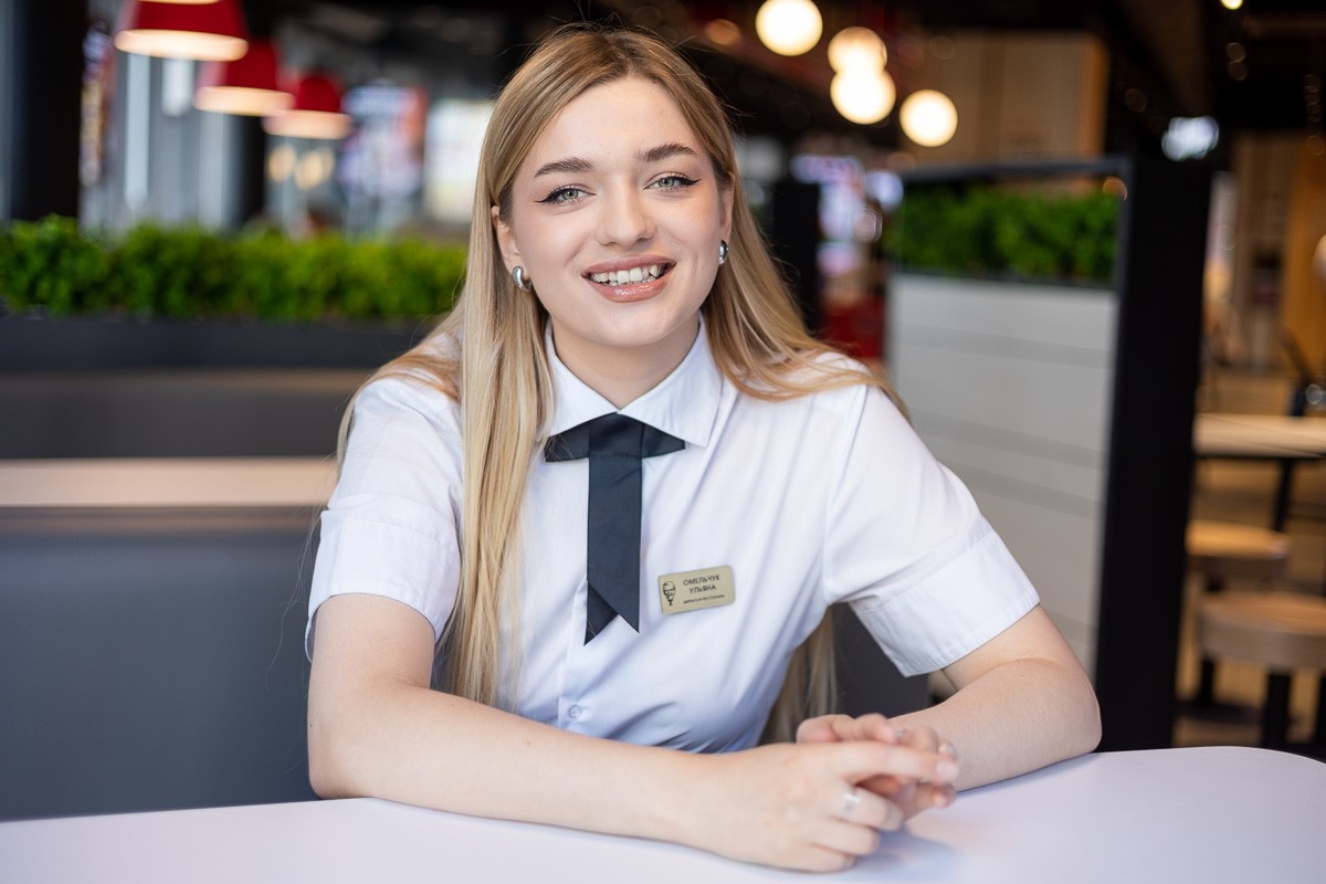 «Хотела накопить на&nbsp;iPhone и&nbsp;уйти, а&nbsp;стала директором». Сотрудники KFC&nbsp;— о&nbsp;своей карьере