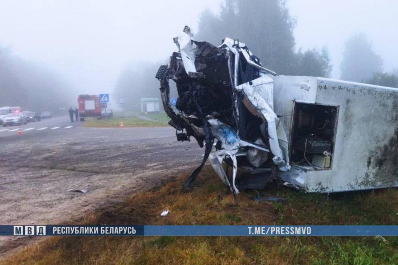 В&nbsp;Пружанском районе Mercedes столкнулся с&nbsp;автобусом: трое погибших