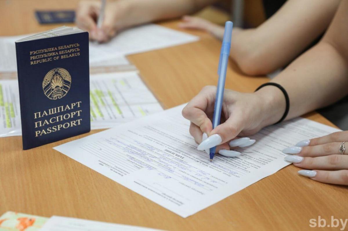 Колледжи Беларуси начали принимать документы. Что важно знать абитуриентам