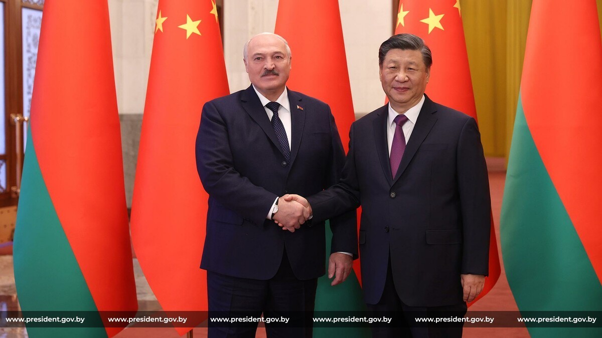 Лукашенко полетел в Китай