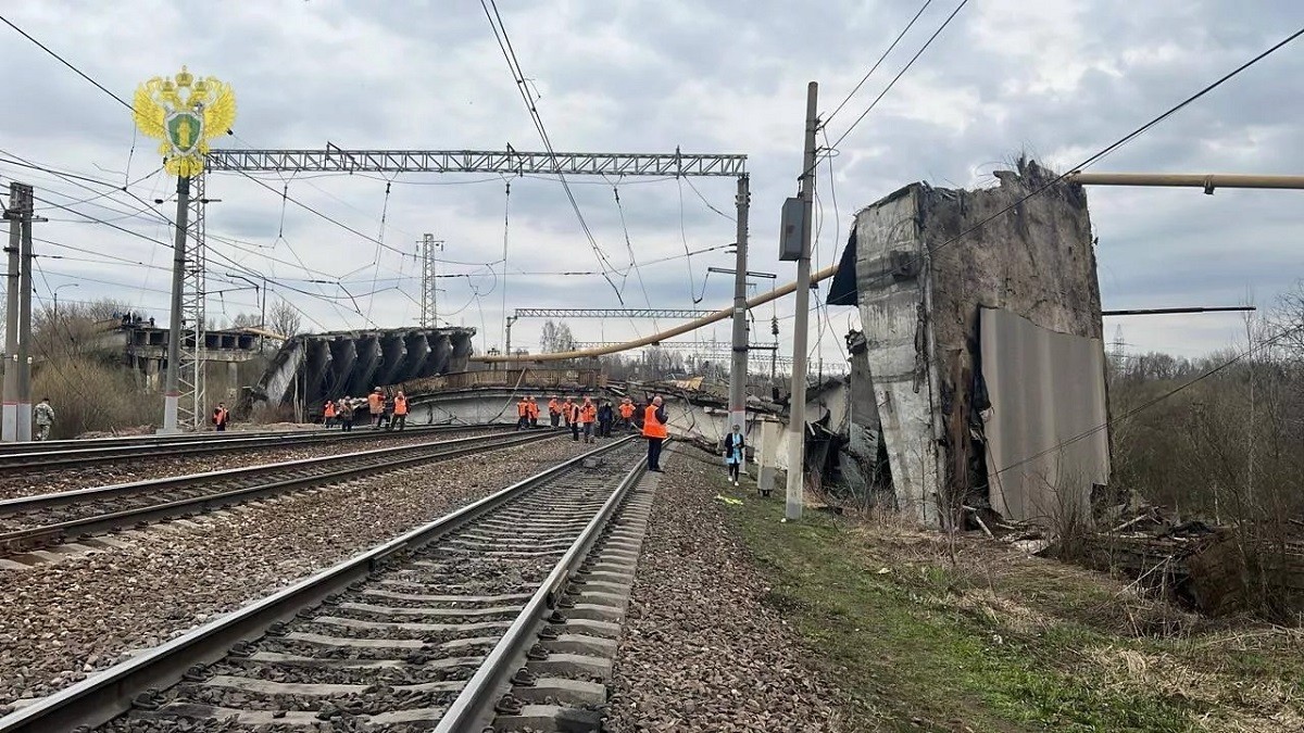 «Поезд дальше не&nbsp;идет». Как белорусы сутки ездили в&nbsp;Москву и&nbsp;обратно в&nbsp;объезд рухнувшего моста