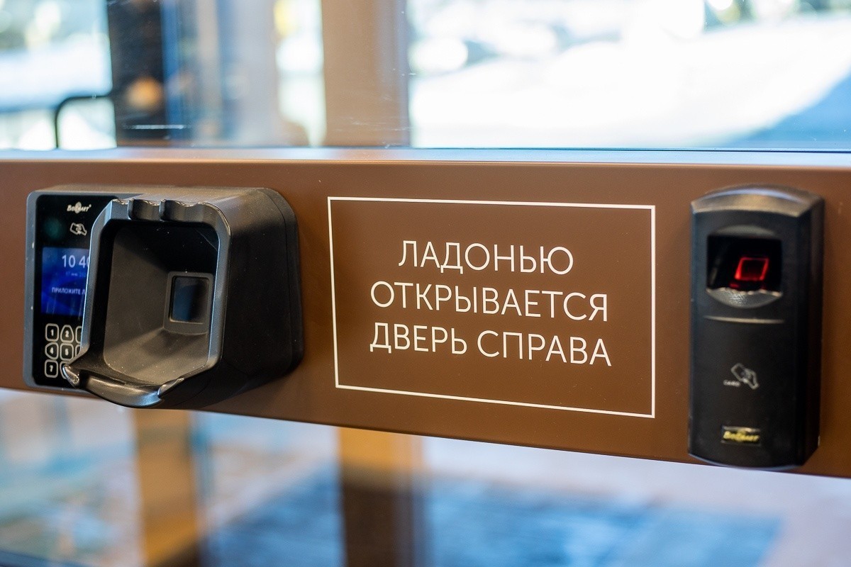 Кафе, где платят отпечатком пальца и биолаборатория: как живет офис UST Inc.