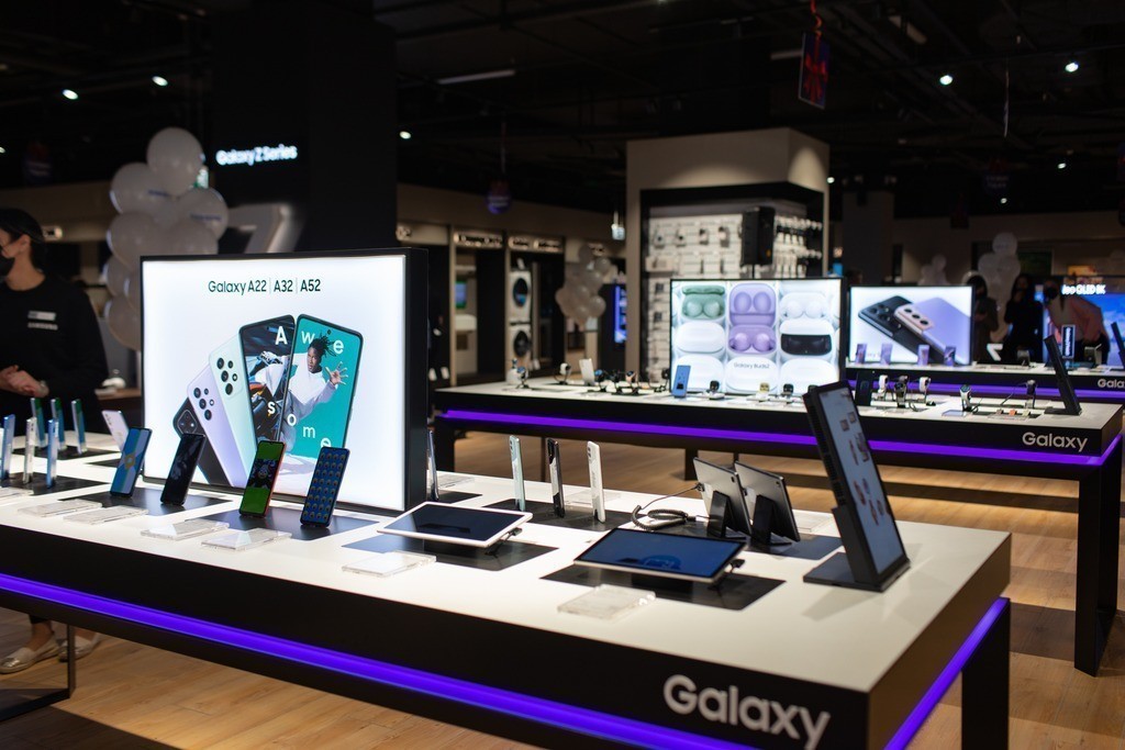 Samsung открыл фирменный магазин в&nbsp;ТРЦ Palazzo