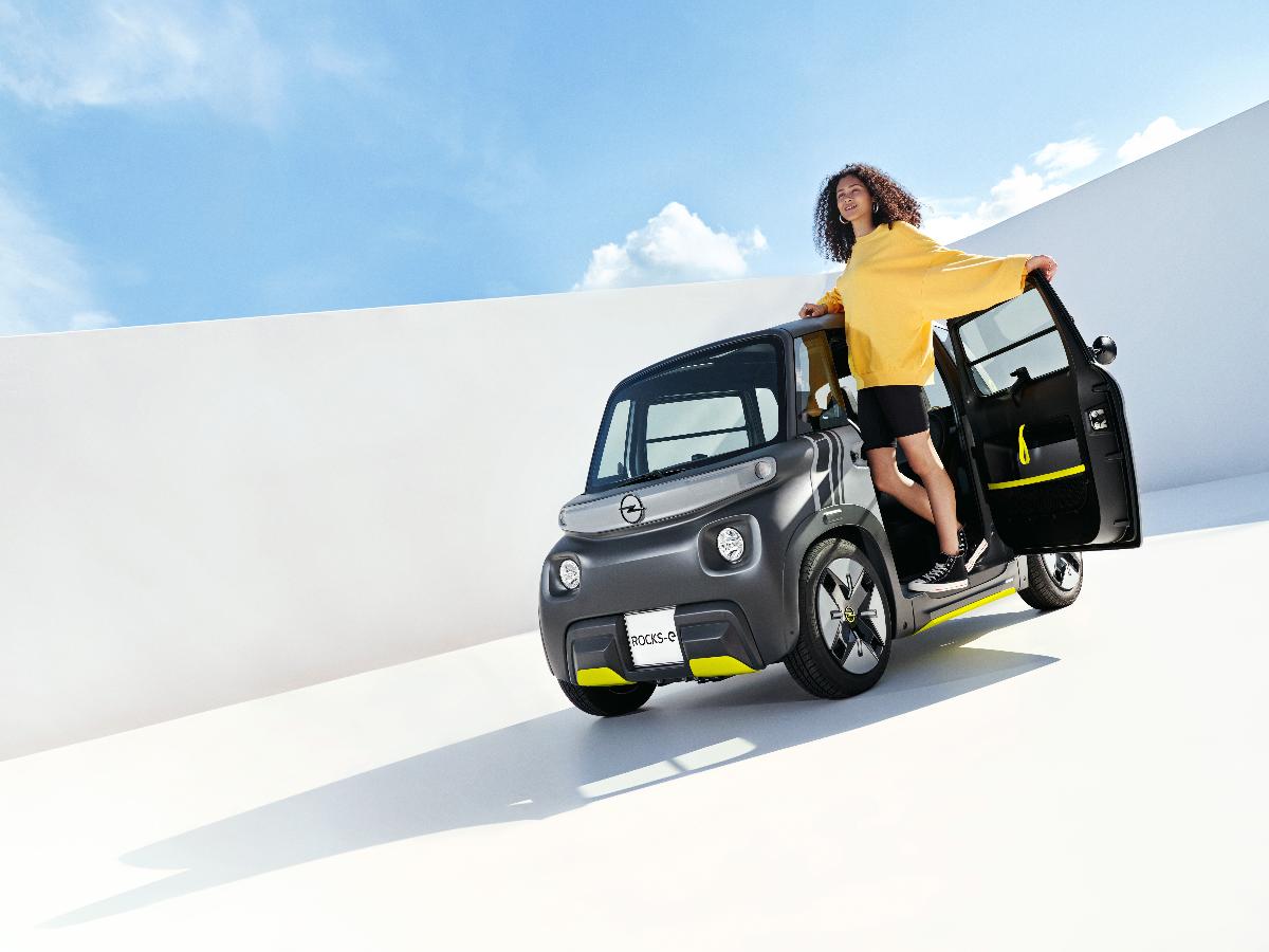 Opel представила электрокар для&nbsp;подростков: лизинг по&nbsp;цене проездного