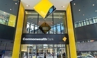 Банк заменил сотрудников на ИИ, а теперь пытается их вернуть