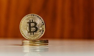 После атаки США и Израиля на Иран цена биткоина упала ниже $64 тыс. 