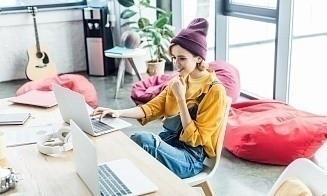 «Ты им и мама, и стратег, и аниматор». Как бизнесу привлекать и удерживать зумеров