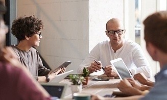 Исследование: как часто белорусы обманывают начальника и коллег