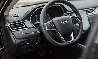 Декабрь стал лидером по продажам новых автомобилей. Эксперт назвал две причины
