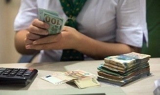 Казахстанский тенге упал к доллару до абсолютного минимума в своей истории