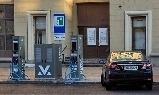 Таможня сообщила, сколько электромобилей можно ввезти в страну по квоте до конца года