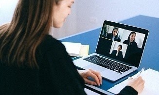 Исследование: совещания по видеосвязи подталкивают людей к пластической хирургии