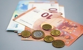 ЕК ухудшила прогноз для экономик европейских стран в 2025 году