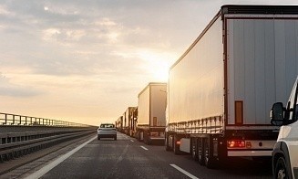 Своя гигафабрика, запрет на ввоз авто из Европы и топ офисов — новости недели за три минуты
