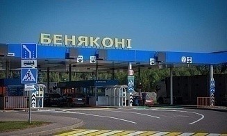 Мошенники требуют от владельцев авто платить пошлины прямо на границе