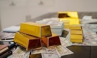 Почему дешевеет доллар и сколько заработали те, кто купил золото год назад: индекс инвестора