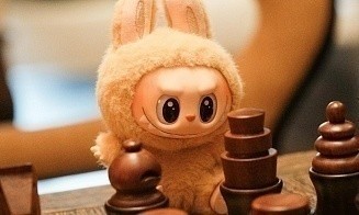 Основатель выпустившей Лабубу компании попал в топ-10 богатейших людей Китая 